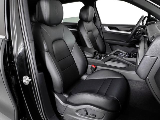 Photo of 2025 Chromite Black Metallic Porsche Cayenne