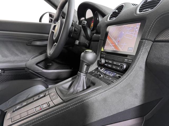 Photo of 2023 White Porsche 718 Cayman