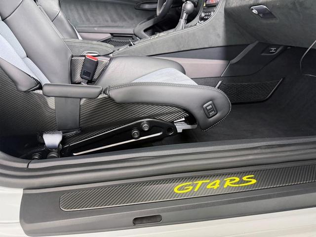 Photo of 2023 White Porsche 718 Cayman