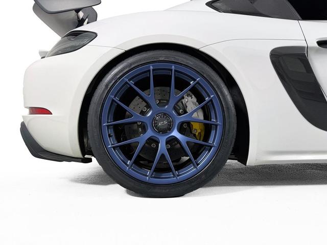 Photo of 2023 White Porsche 718 Cayman