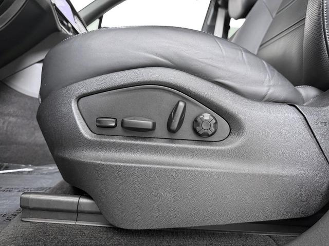 Photo of 2022 White Porsche Cayenne