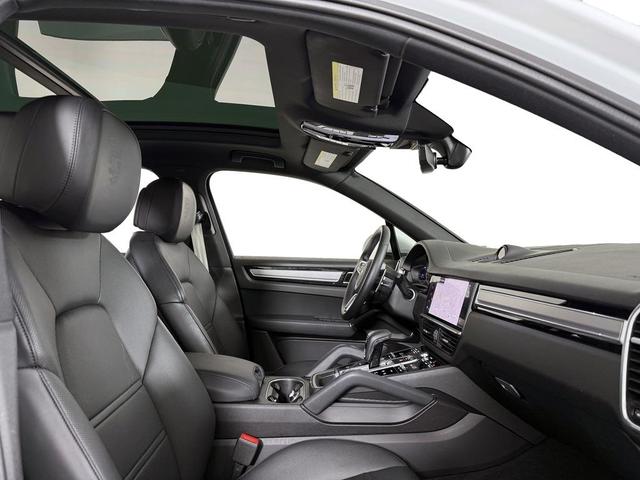 Photo of 2022 White Porsche Cayenne