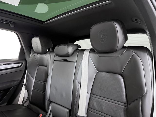 Photo of 2022 White Porsche Cayenne
