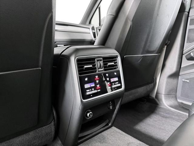 Photo of 2022 White Porsche Cayenne
