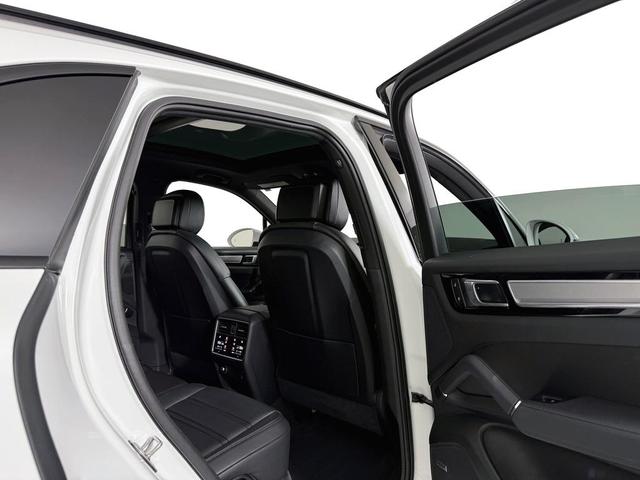 Photo of 2022 White Porsche Cayenne