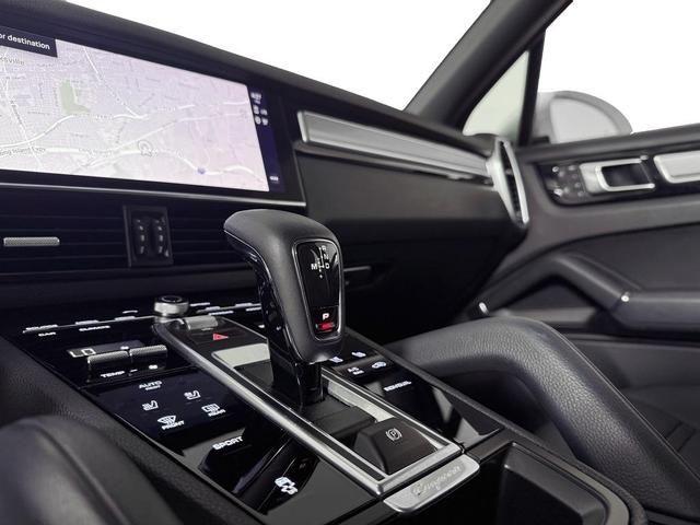 Photo of 2022 White Porsche Cayenne