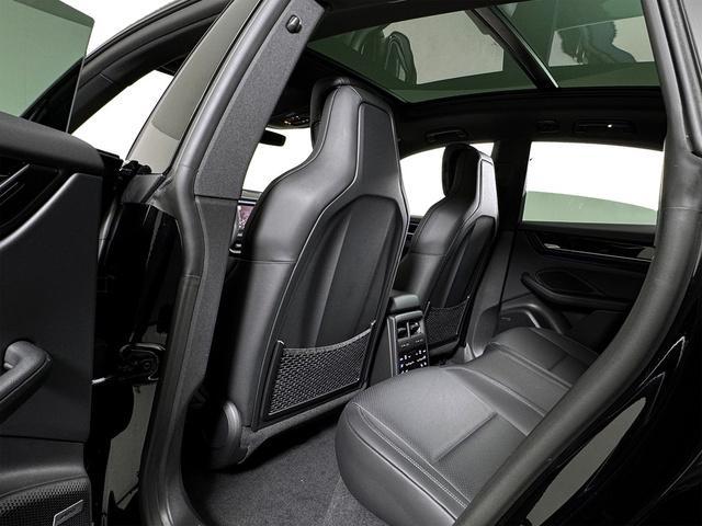 Photo of 2025 Black Porsche Macan