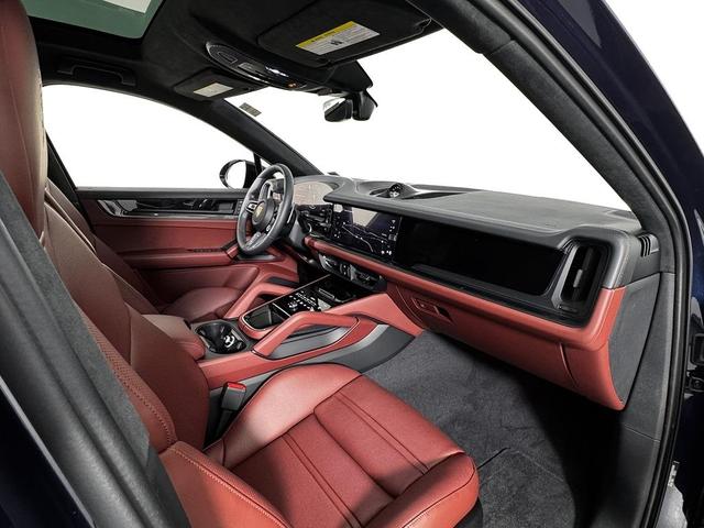 Photo of 2025 Blue Porsche Cayenne