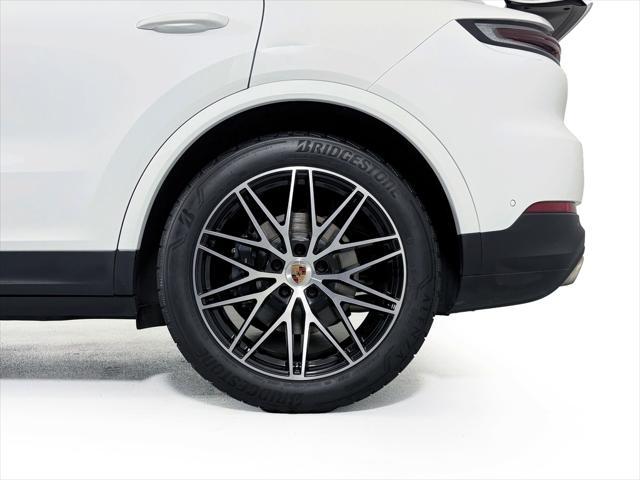 Photo of 2025 White Porsche Cayenne