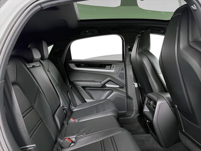 Photo of 2025 White Porsche Cayenne