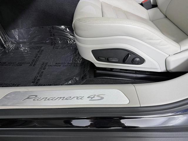 Photo of 2022 Black Porsche Panamera