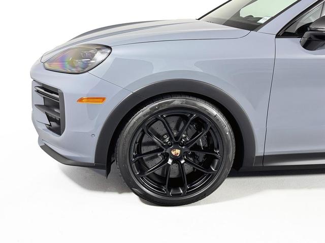 Photo of 2025 Gray Porsche Cayenne