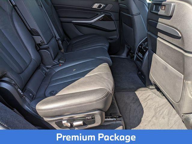 Photo of 2020 Black Sapphire Metallic BMW X7