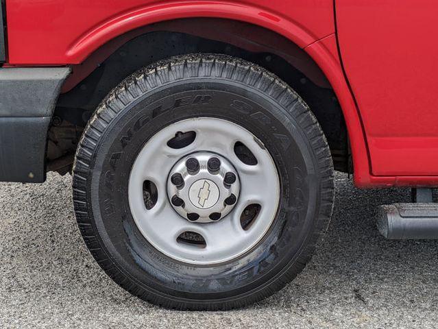 Photo of 2014 Victory Red Chevrolet Express 3500