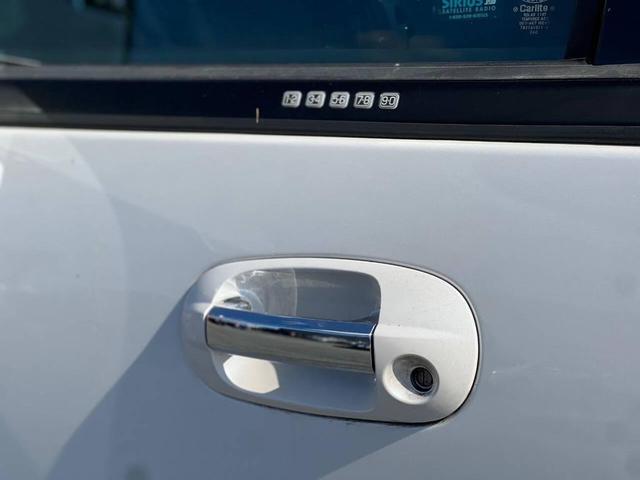 Photo of 2013 White Platinum Metallic Tri-Coat Ford Expedition