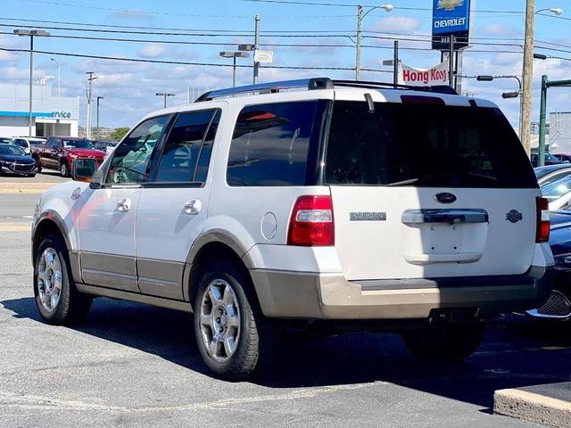 Photo of 2013 White Platinum Metallic Tri-Coat Ford Expedition
