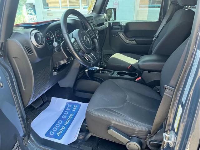 Photo of 2017 Gray Jeep Wrangler Unlimited