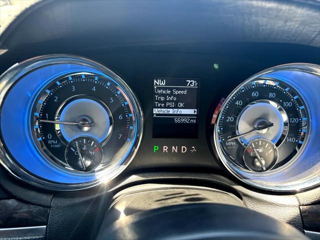 Photo of 2011 Bright White Clearcoat Chrysler 300