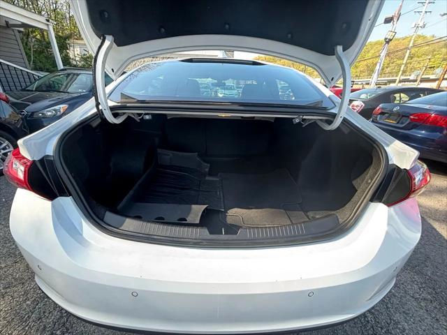 Photo of 2019 Summit White Chevrolet Malibu