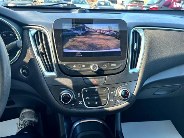 Photo of 2019 Summit White Chevrolet Malibu