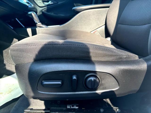Photo of 2019 Summit White Chevrolet Malibu