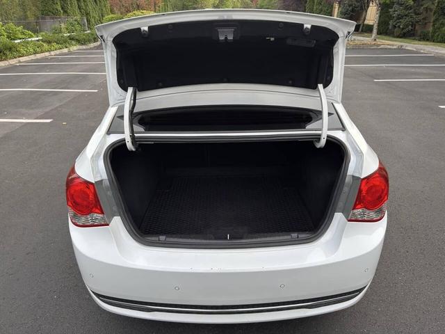 Photo of 2014 White Chevrolet Cruze