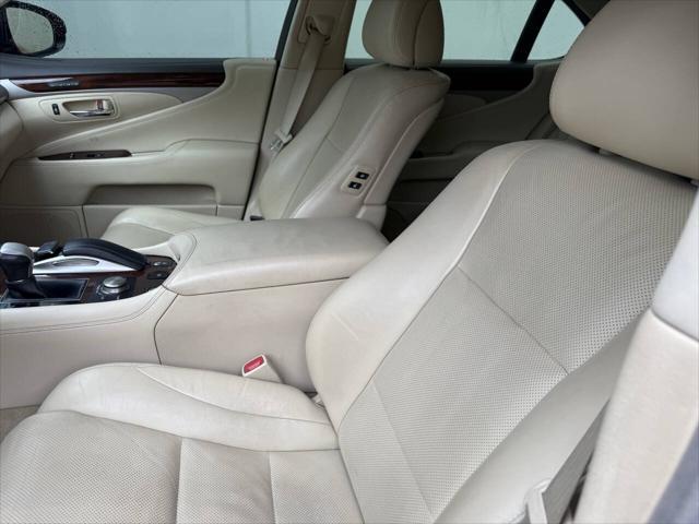 Photo of 2016 Black Lexus LS 460