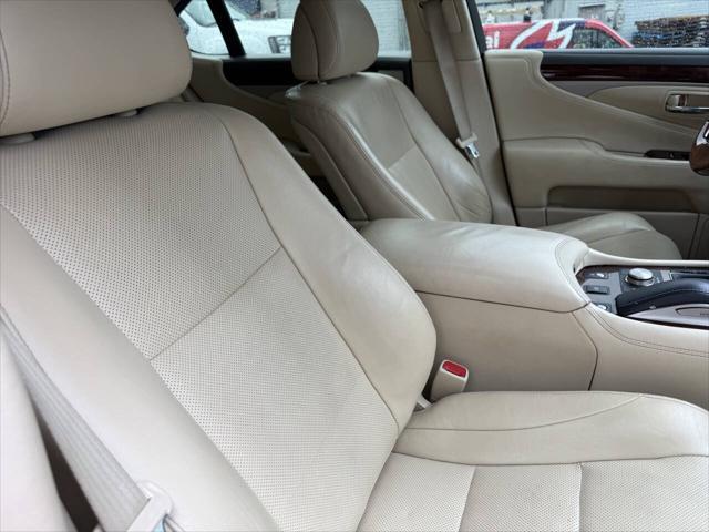 Photo of 2016 Black Lexus LS 460