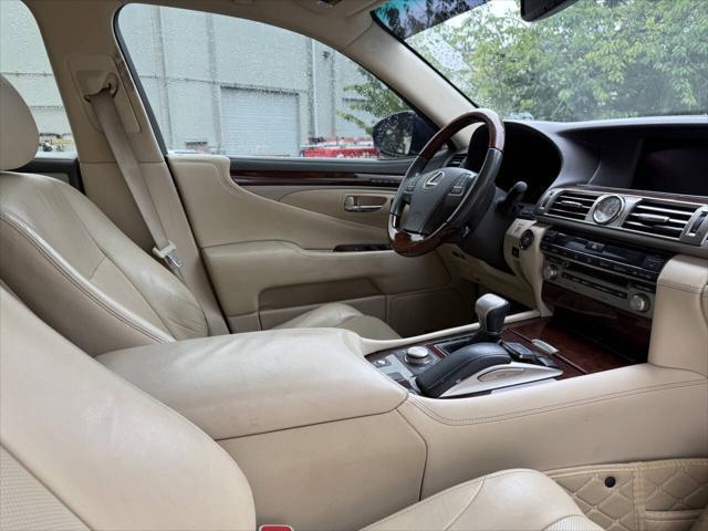Photo of 2016 Black Lexus LS 460