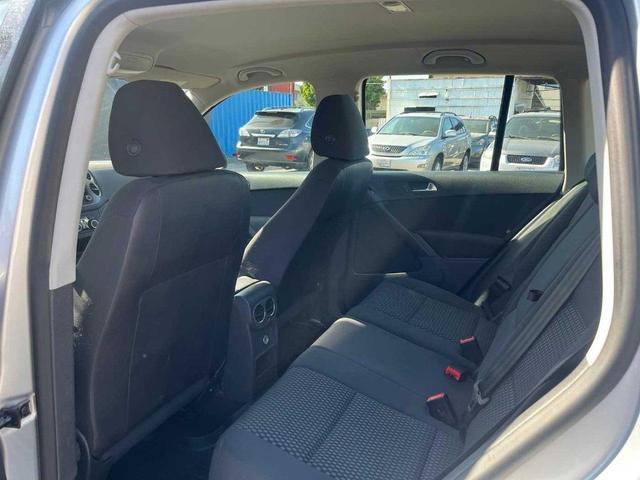 Photo of 2011 Reflex Silver Metallic Volkswagen Tiguan