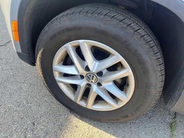 Photo of 2011 Reflex Silver Metallic Volkswagen Tiguan