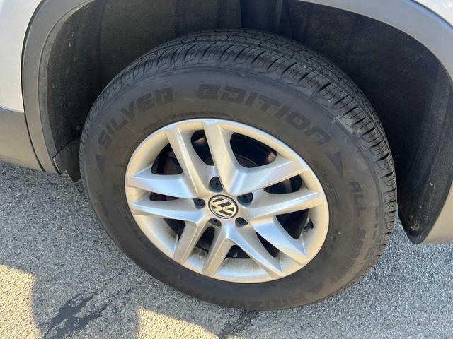 Photo of 2011 Reflex Silver Metallic Volkswagen Tiguan