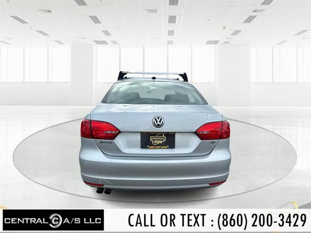 Photo of 2014 Reflex Silver Metallic Volkswagen Jetta