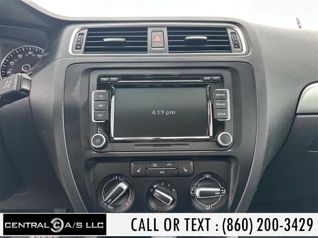Photo of 2014 Reflex Silver Metallic Volkswagen Jetta