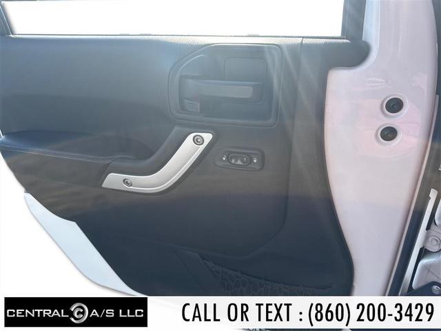Photo of 2016 Bright White Clearcoat Jeep Wrangler Unlimited