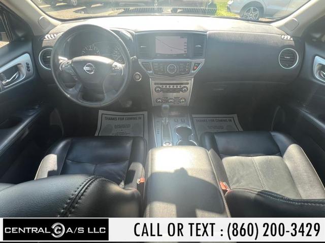 Photo of 2018 Magnetic Black Nissan Pathfinder
