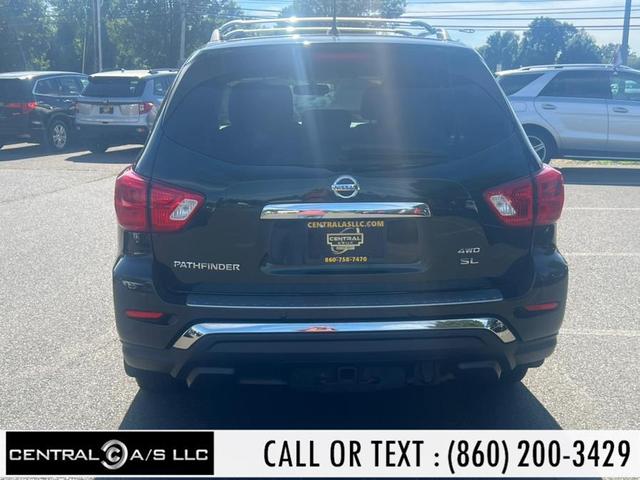 Photo of 2018 Magnetic Black Nissan Pathfinder