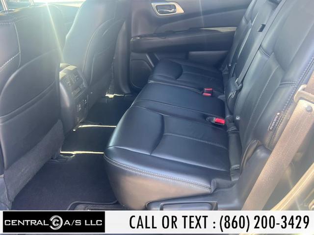Photo of 2018 Magnetic Black Nissan Pathfinder