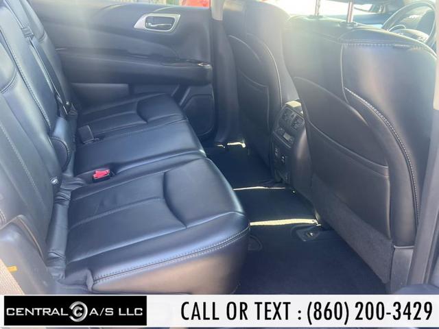 Photo of 2018 Magnetic Black Nissan Pathfinder