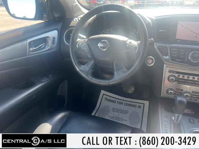 Photo of 2018 Magnetic Black Nissan Pathfinder