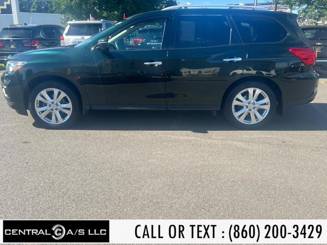 Photo of 2018 Magnetic Black Nissan Pathfinder