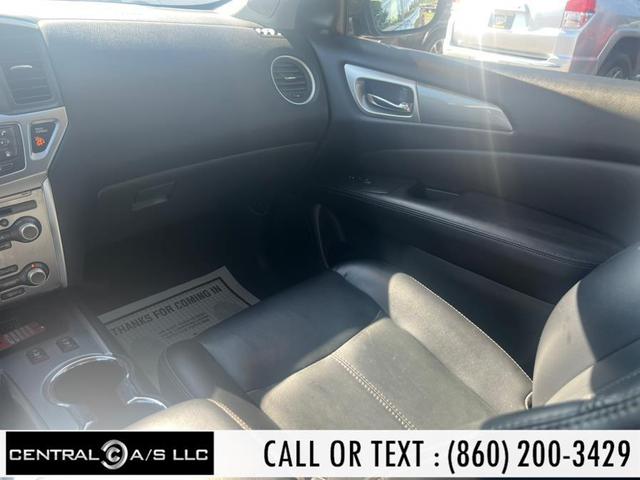 Photo of 2018 Magnetic Black Nissan Pathfinder