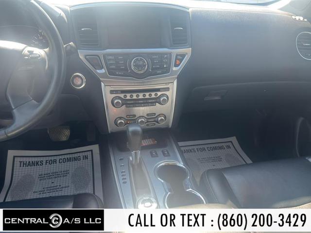 Photo of 2018 Magnetic Black Nissan Pathfinder
