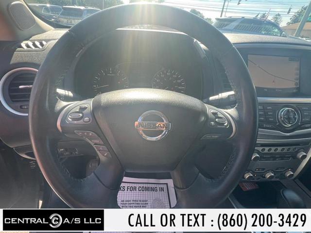 Photo of 2018 Magnetic Black Nissan Pathfinder