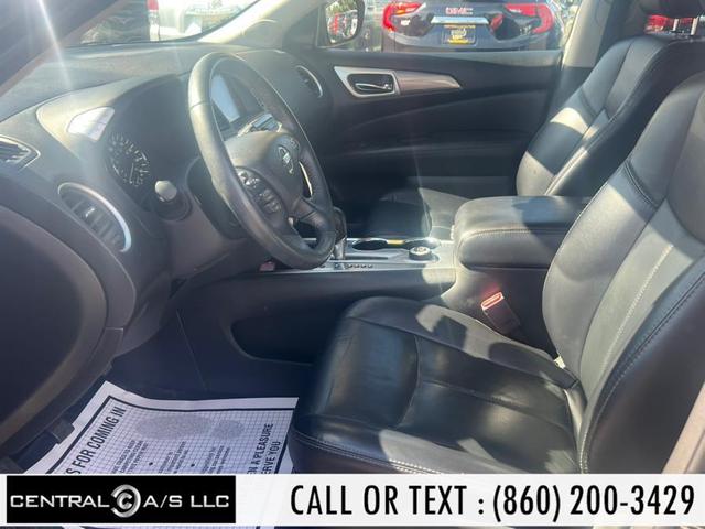 Photo of 2018 Magnetic Black Nissan Pathfinder