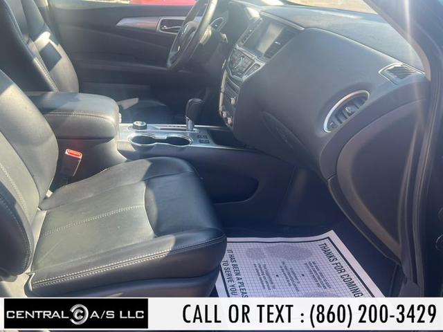 Photo of 2018 Magnetic Black Nissan Pathfinder