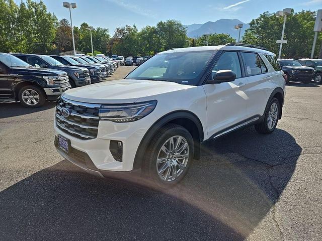 Photo of 2025 White Ford Explorer