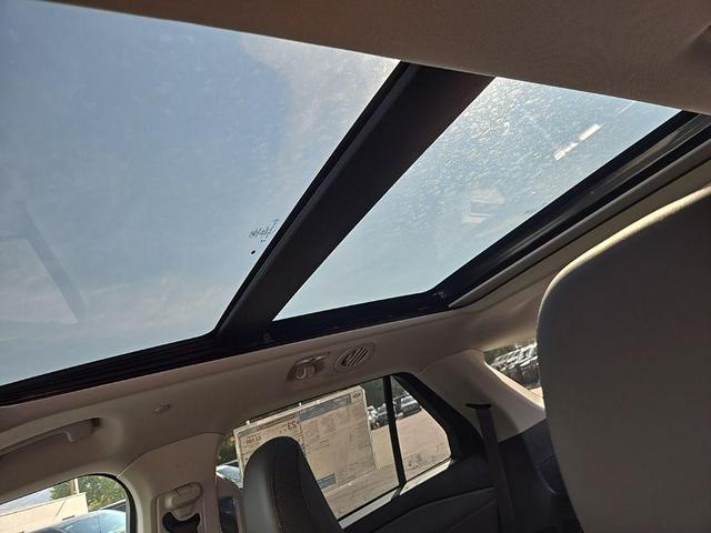 Photo of 2025 White Ford Explorer
