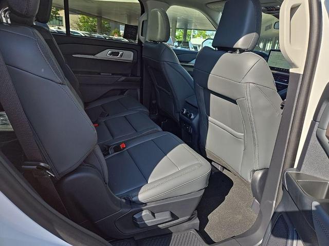 Photo of 2025 White Ford Explorer