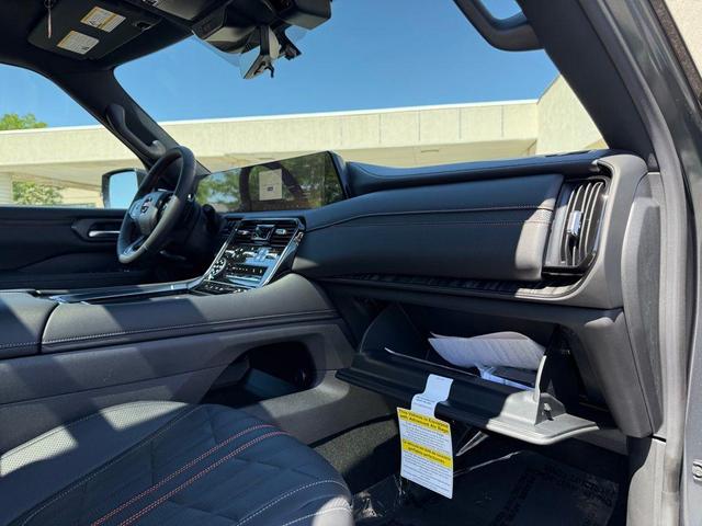 Photo of 2025 Alpine Metallic/Super Black Nissan Armada